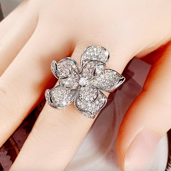 NEW 18k White Gold Diamond Flower Ring - Picture 3 of 5